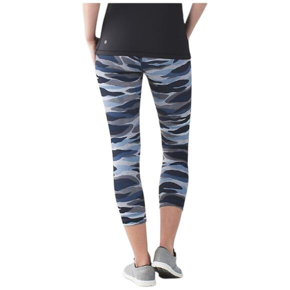 NEW Lululemon Wunder Under Crop III Mini Coast Camo Deep Navy Multi Size 2 - Picture 3 of 11